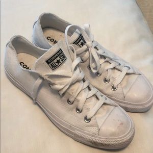 White converse low tops